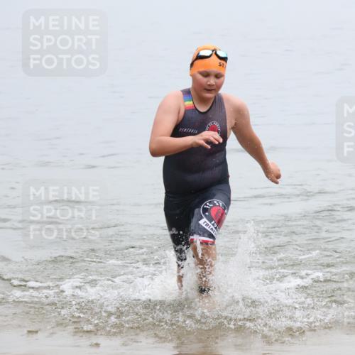 21.06.2025 - 27. Vierlanden-Triathlon Lena Gebhardt http://msf.ph/oto/8046082 15.06.2025 14:52:20 Schwimmen 1361 meine-sportfotos.de