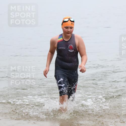 21.06.2025 - 27. Vierlanden-Triathlon Lena Gebhardt http://msf.ph/oto/8046085 15.06.2025 14:52:20 Schwimmen 1361 meine-sportfotos.de