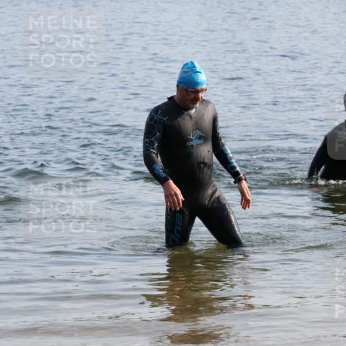 15.06.2025 - 27. Vierlanden-Triathlon Lena Gebhardt http://msf.ph/oto/8046091 15.06.2025 08:41:58 Schwimmen 128 meine-sportfotos.de