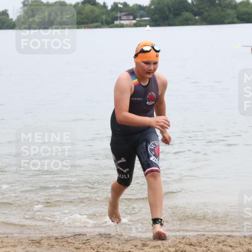 21.06.2025 - 27. Vierlanden-Triathlon Lena Gebhardt http://msf.ph/oto/8046093 15.06.2025 14:52:21 Schwimmen 1361 meine-sportfotos.de