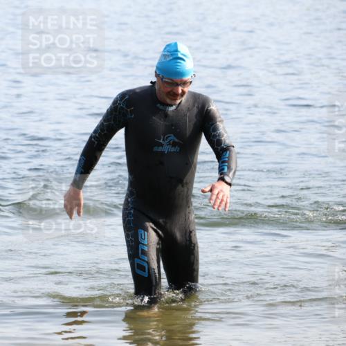 15.06.2025 - 27. Vierlanden-Triathlon Lena Gebhardt http://msf.ph/oto/8046095 15.06.2025 08:41:59 Schwimmen 128 meine-sportfotos.de