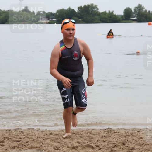 21.06.2025 - 27. Vierlanden-Triathlon Lena Gebhardt http://msf.ph/oto/8046101 15.06.2025 14:52:22 Schwimmen 1361 meine-sportfotos.de