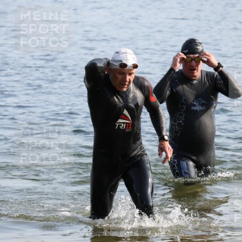 15.06.2025 - 27. Vierlanden-Triathlon Lena Gebhardt http://msf.ph/oto/8046102 15.06.2025 08:42:01 Schwimmen 121, 128 meine-sportfotos.de