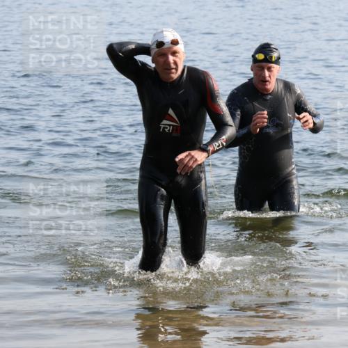 15.06.2025 - 27. Vierlanden-Triathlon Lena Gebhardt http://msf.ph/oto/8046117 15.06.2025 08:42:01 Schwimmen 121, 128 meine-sportfotos.de