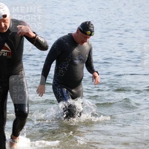15.06.2025 - 27. Vierlanden-Triathlon Lena Gebhardt http://msf.ph/oto/8046126 15.06.2025 08:42:03 Schwimmen 121, 128, 135 meine-sportfotos.de