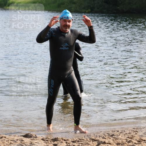 15.06.2025 - 27. Vierlanden-Triathlon Lena Gebhardt http://msf.ph/oto/8046133 15.06.2025 08:42:04 Schwimmen 71, 121, 128, 135 meine-sportfotos.de