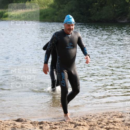15.06.2025 - 27. Vierlanden-Triathlon Lena Gebhardt http://msf.ph/oto/8046141 15.06.2025 08:42:04 Schwimmen 71, 121, 128, 135 meine-sportfotos.de