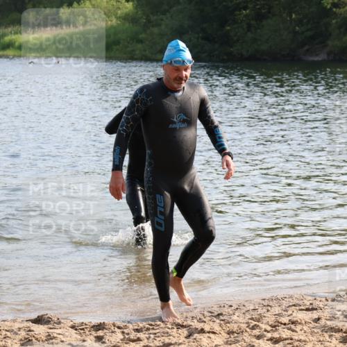 15.06.2025 - 27. Vierlanden-Triathlon Lena Gebhardt http://msf.ph/oto/8046145 15.06.2025 08:42:04 Schwimmen 71, 121, 128, 135 meine-sportfotos.de