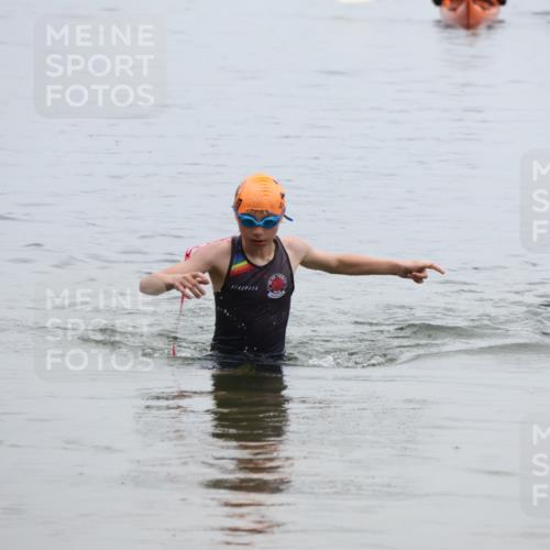 21.06.2025 - 27. Vierlanden-Triathlon Lena Gebhardt http://msf.ph/oto/8046147 15.06.2025 14:52:46 Schwimmen 1358, 1370 meine-sportfotos.de