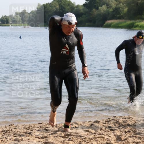 15.06.2025 - 27. Vierlanden-Triathlon Lena Gebhardt http://msf.ph/oto/8046164 15.06.2025 08:42:06 Schwimmen 71, 121, 128, 135, 191 meine-sportfotos.de
