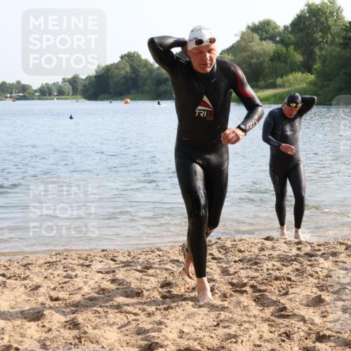 15.06.2025 - 27. Vierlanden-Triathlon Lena Gebhardt http://msf.ph/oto/8046178 15.06.2025 08:42:07 Schwimmen 71, 121, 128, 135, 191 meine-sportfotos.de