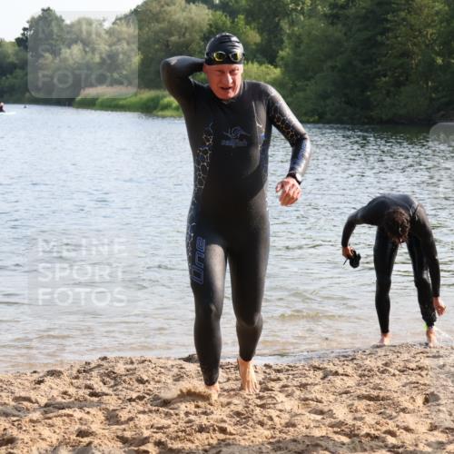 15.06.2025 - 27. Vierlanden-Triathlon Lena Gebhardt http://msf.ph/oto/8046186 15.06.2025 08:42:09 Schwimmen 71, 121, 128, 135, 191 meine-sportfotos.de