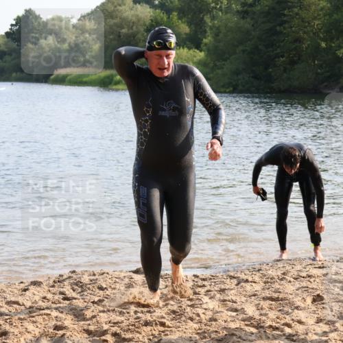 15.06.2025 - 27. Vierlanden-Triathlon Lena Gebhardt http://msf.ph/oto/8046190 15.06.2025 08:42:09 Schwimmen 71, 121, 128, 135, 191 meine-sportfotos.de