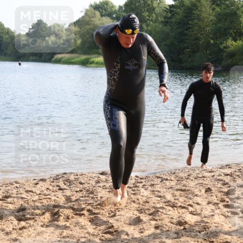 15.06.2025 - 27. Vierlanden-Triathlon Lena Gebhardt http://msf.ph/oto/8046193 15.06.2025 08:42:10 Schwimmen 71, 121, 128, 135, 191 meine-sportfotos.de