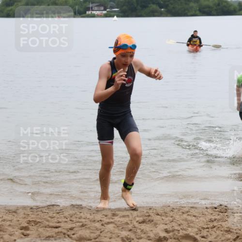21.06.2025 - 27. Vierlanden-Triathlon Lena Gebhardt http://msf.ph/oto/8046199 15.06.2025 14:52:52 Schwimmen 1358, 1370 meine-sportfotos.de