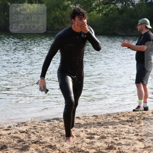 15.06.2025 - 27. Vierlanden-Triathlon Lena Gebhardt http://msf.ph/oto/8046209 15.06.2025 08:42:12 Schwimmen 71, 121, 128, 135, 191 meine-sportfotos.de