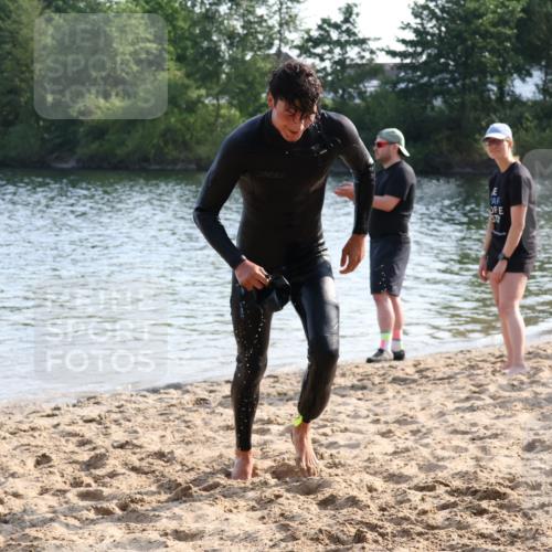 15.06.2025 - 27. Vierlanden-Triathlon Lena Gebhardt http://msf.ph/oto/8046217 15.06.2025 08:42:13 Schwimmen 71, 121, 128, 135, 191 meine-sportfotos.de