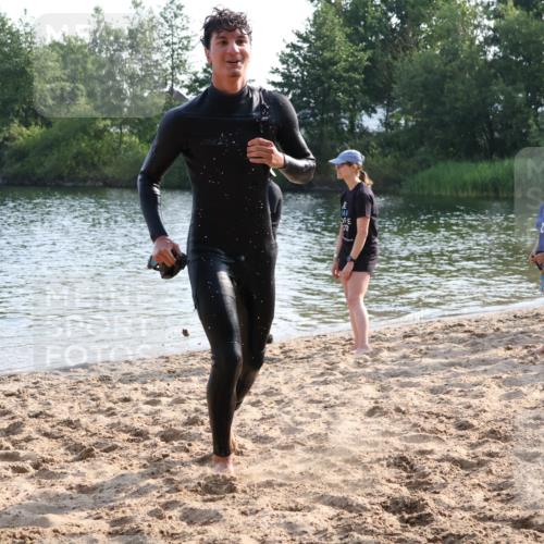 15.06.2025 - 27. Vierlanden-Triathlon Lena Gebhardt http://msf.ph/oto/8046225 15.06.2025 08:42:14 Schwimmen 71, 121, 128, 135, 191 meine-sportfotos.de