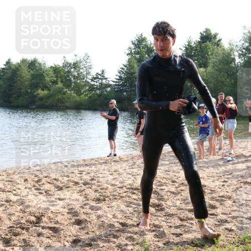 15.06.2025 - 27. Vierlanden-Triathlon Lena Gebhardt http://msf.ph/oto/8046253 15.06.2025 08:42:15 Schwimmen 71, 121, 128, 135, 191 meine-sportfotos.de