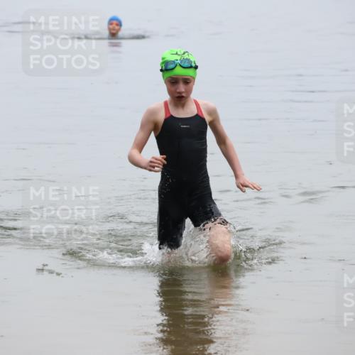 21.06.2025 - 27. Vierlanden-Triathlon Lena Gebhardt http://msf.ph/oto/8046266 15.06.2025 14:53:21 Schwimmen 1368 meine-sportfotos.de