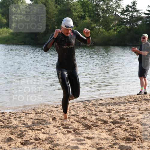 15.06.2025 - 27. Vierlanden-Triathlon Lena Gebhardt http://msf.ph/oto/8046268 15.06.2025 08:42:17 Schwimmen 71, 121, 135, 191 meine-sportfotos.de