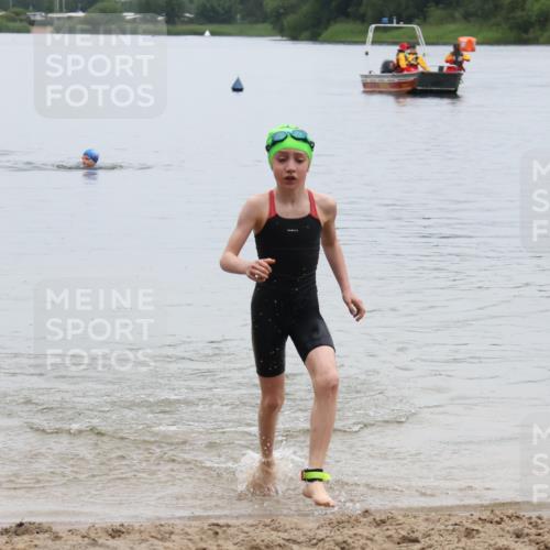 21.06.2025 - 27. Vierlanden-Triathlon Lena Gebhardt http://msf.ph/oto/8046284 15.06.2025 14:53:23 Schwimmen 1368 meine-sportfotos.de