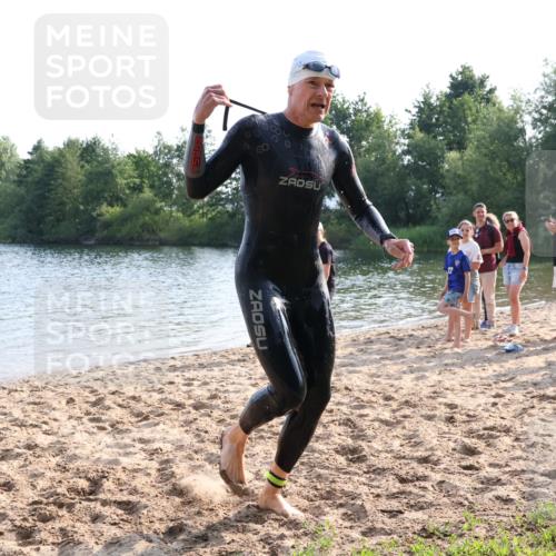 15.06.2025 - 27. Vierlanden-Triathlon Lena Gebhardt http://msf.ph/oto/8046286 15.06.2025 08:42:18 Schwimmen 71, 121, 135, 191 meine-sportfotos.de