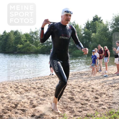 15.06.2025 - 27. Vierlanden-Triathlon Lena Gebhardt http://msf.ph/oto/8046290 15.06.2025 08:42:18 Schwimmen 71, 121, 135, 191 meine-sportfotos.de