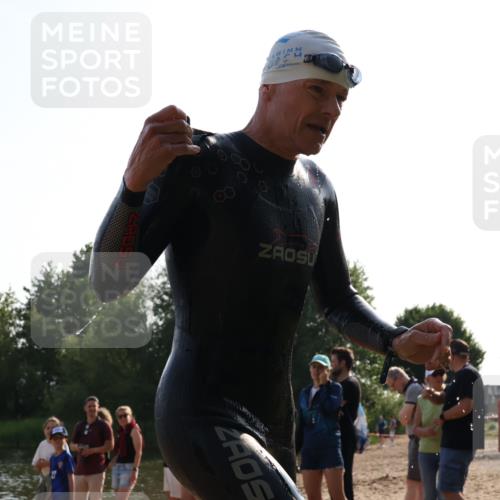 15.06.2025 - 27. Vierlanden-Triathlon Lena Gebhardt http://msf.ph/oto/8046294 15.06.2025 08:42:19 Schwimmen 71, 121, 135, 191 meine-sportfotos.de