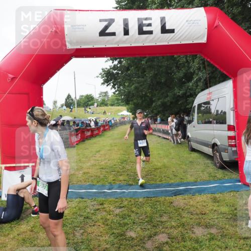 21.06.2025 - 27. Vierlanden-Triathlon MichiJ http://msf.ph/oto/8046299 15.06.2026 13:59:42 Ziel 205, 880, 1100 meine-sportfotos.de