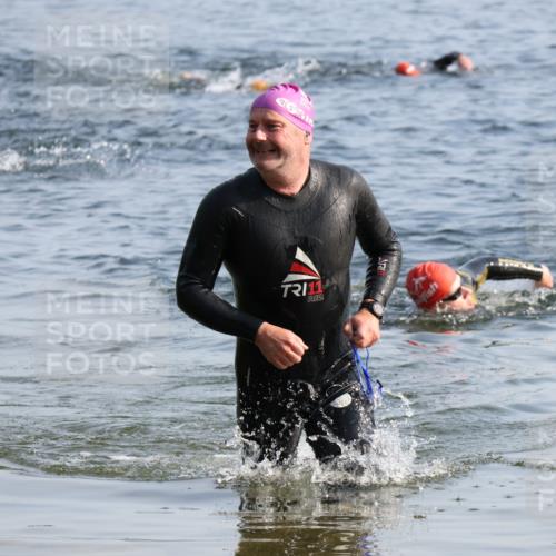 15.06.2025 - 27. Vierlanden-Triathlon Lena Gebhardt http://msf.ph/oto/8046309 15.06.2025 08:42:44 Schwimmen 137, 154 meine-sportfotos.de