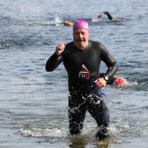 15.06.2025 - 27. Vierlanden-Triathlon Lena Gebhardt http://msf.ph/oto/8046320 15.06.2025 08:42:45 Schwimmen 137, 154 meine-sportfotos.de