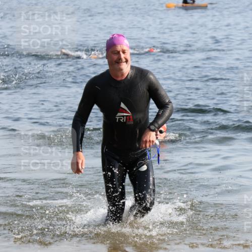 15.06.2025 - 27. Vierlanden-Triathlon Lena Gebhardt http://msf.ph/oto/8046331 15.06.2025 08:42:46 Schwimmen 137, 154 meine-sportfotos.de