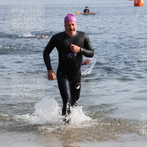15.06.2025 - 27. Vierlanden-Triathlon Lena Gebhardt http://msf.ph/oto/8046338 15.06.2025 08:42:47 Schwimmen 137, 154 meine-sportfotos.de