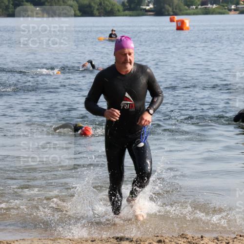 15.06.2025 - 27. Vierlanden-Triathlon Lena Gebhardt http://msf.ph/oto/8046342 15.06.2025 08:42:48 Schwimmen 18, 137, 154 meine-sportfotos.de