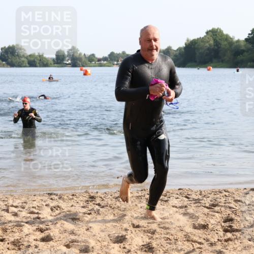 15.06.2025 - 27. Vierlanden-Triathlon Lena Gebhardt http://msf.ph/oto/8046356 15.06.2025 08:42:50 Schwimmen 18, 137, 154 meine-sportfotos.de