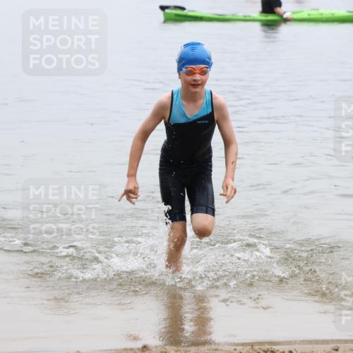 21.06.2025 - 27. Vierlanden-Triathlon Lena Gebhardt http://msf.ph/oto/8046358 15.06.2025 14:54:00 Schwimmen 1356 meine-sportfotos.de