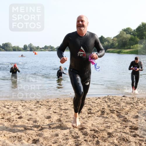 15.06.2025 - 27. Vierlanden-Triathlon Lena Gebhardt http://msf.ph/oto/8046368 15.06.2025 08:42:50 Schwimmen 18, 137, 154 meine-sportfotos.de