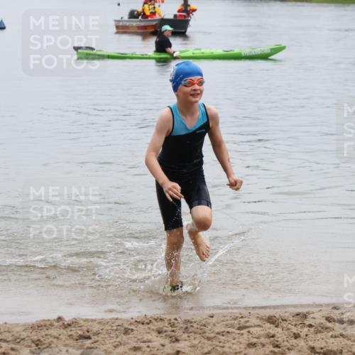 21.06.2025 - 27. Vierlanden-Triathlon Lena Gebhardt http://msf.ph/oto/8046370 15.06.2025 14:54:01 Schwimmen 1356 meine-sportfotos.de
