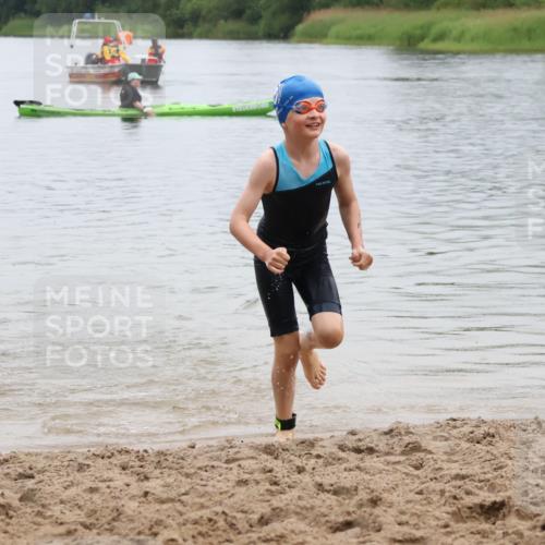 21.06.2025 - 27. Vierlanden-Triathlon Lena Gebhardt http://msf.ph/oto/8046374 15.06.2025 14:54:02 Schwimmen 1356 meine-sportfotos.de