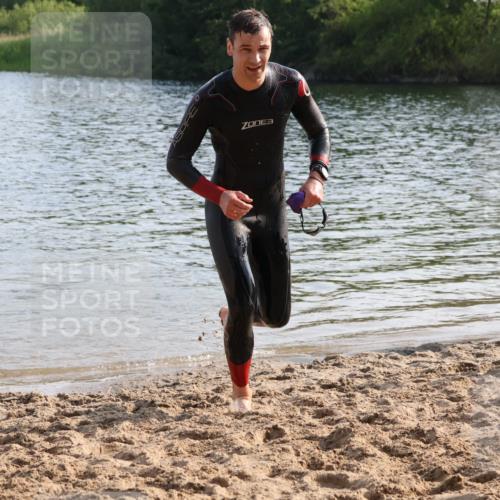 15.06.2025 - 27. Vierlanden-Triathlon Lena Gebhardt http://msf.ph/oto/8046380 15.06.2025 08:42:52 Schwimmen 18, 137, 154 meine-sportfotos.de