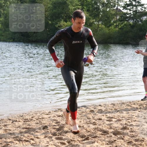 15.06.2025 - 27. Vierlanden-Triathlon Lena Gebhardt http://msf.ph/oto/8046392 15.06.2025 08:42:53 Schwimmen 18, 137, 154 meine-sportfotos.de