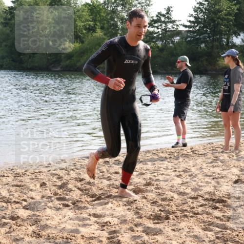 15.06.2025 - 27. Vierlanden-Triathlon Lena Gebhardt http://msf.ph/oto/8046396 15.06.2025 08:42:53 Schwimmen 18, 137, 154 meine-sportfotos.de