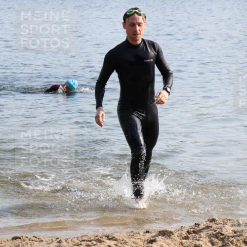 15.06.2025 - 27. Vierlanden-Triathlon Lena Gebhardt http://msf.ph/oto/8046411 15.06.2025 08:42:55 Schwimmen 18, 72, 137, 154 meine-sportfotos.de