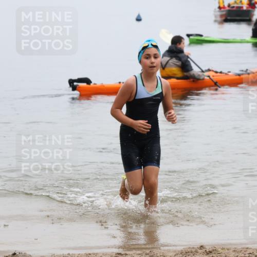21.06.2025 - 27. Vierlanden-Triathlon Lena Gebhardt http://msf.ph/oto/8046416 15.06.2025 14:54:16 Schwimmen 1369 meine-sportfotos.de