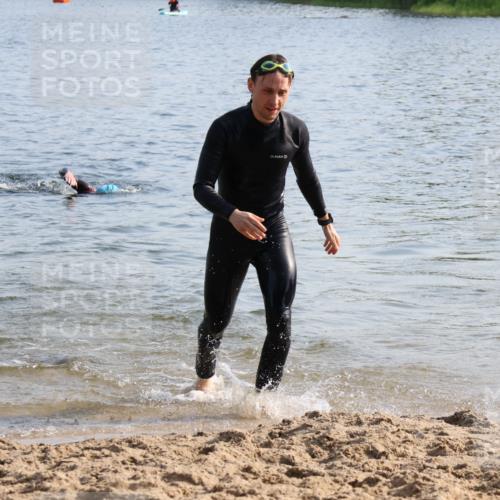 15.06.2025 - 27. Vierlanden-Triathlon Lena Gebhardt http://msf.ph/oto/8046418 15.06.2025 08:42:56 Schwimmen 18, 72, 137, 154 meine-sportfotos.de