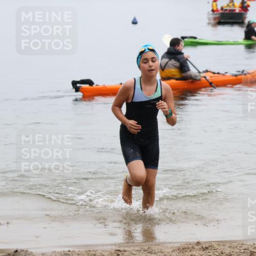21.06.2025 - 27. Vierlanden-Triathlon Lena Gebhardt http://msf.ph/oto/8046420 15.06.2025 14:54:16 Schwimmen 1369 meine-sportfotos.de
