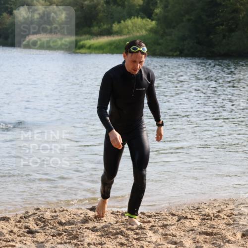 15.06.2025 - 27. Vierlanden-Triathlon Lena Gebhardt http://msf.ph/oto/8046426 15.06.2025 08:42:57 Schwimmen 18, 72, 100, 137, 154 meine-sportfotos.de