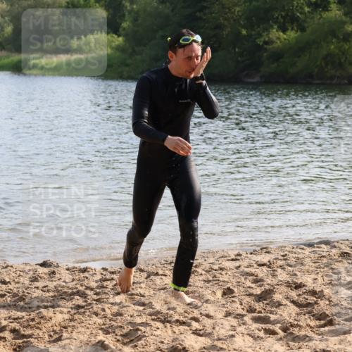 15.06.2025 - 27. Vierlanden-Triathlon Lena Gebhardt http://msf.ph/oto/8046430 15.06.2025 08:42:58 Schwimmen 18, 72, 100, 137, 154 meine-sportfotos.de