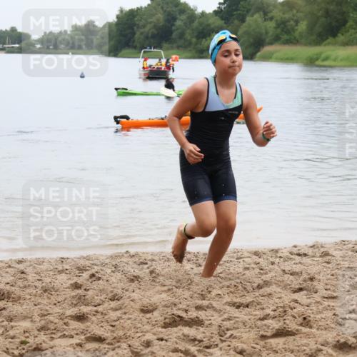 21.06.2025 - 27. Vierlanden-Triathlon Lena Gebhardt http://msf.ph/oto/8046436 15.06.2025 14:54:18 Schwimmen 1369 meine-sportfotos.de